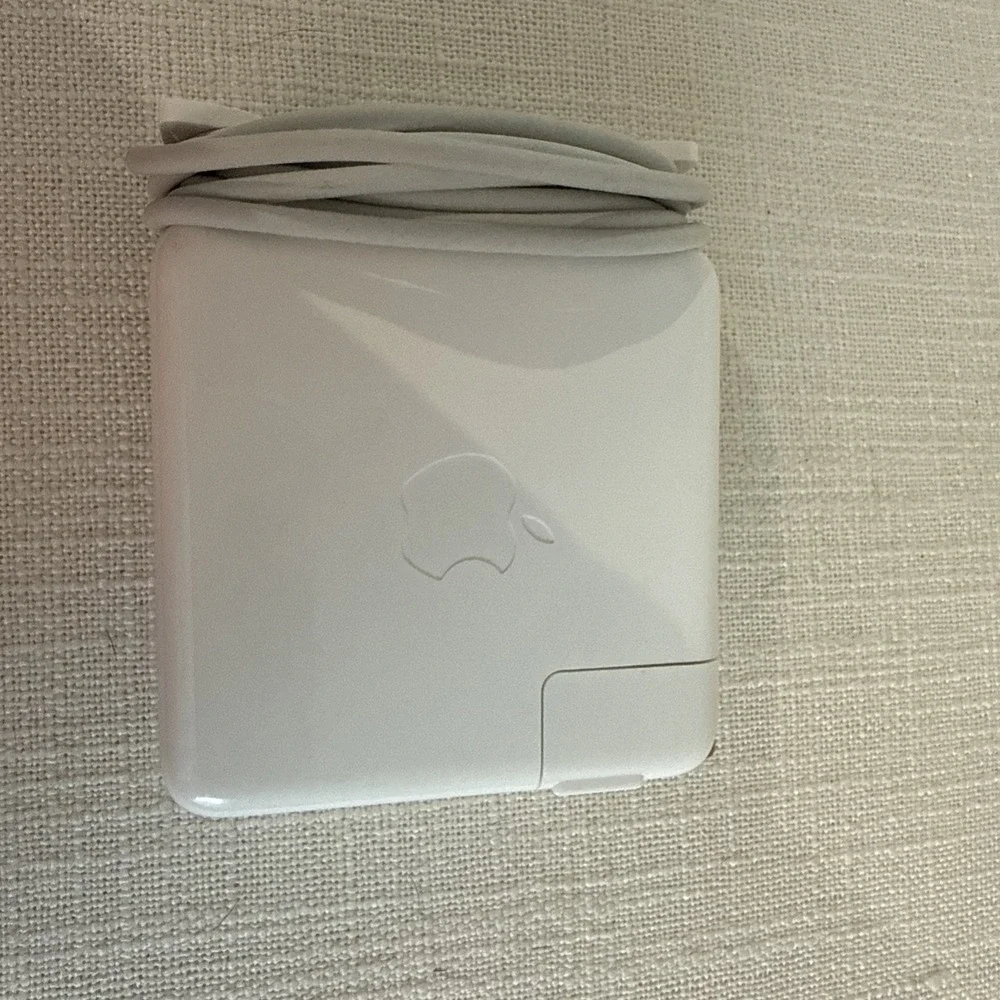 Apple 85W Magsafe 1st Generation‎ L-tip Power Adapter